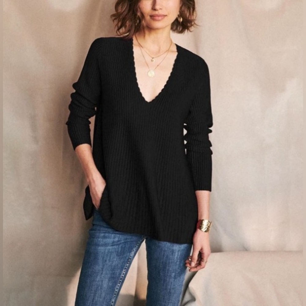 New Sezane Ernestine Black V-Neck Sweater